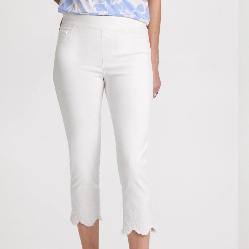 NWT Laura Petites White Embroidered Hem Denim Capris Sz 6